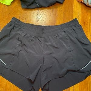 Lululemon Hotty Hot low rise lined shorts 4”